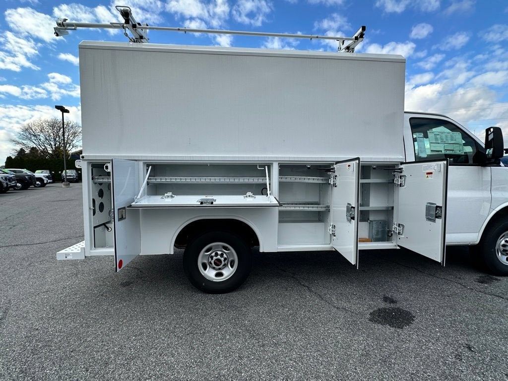 2025 GMC Savana Cutaway 3500 1WT
