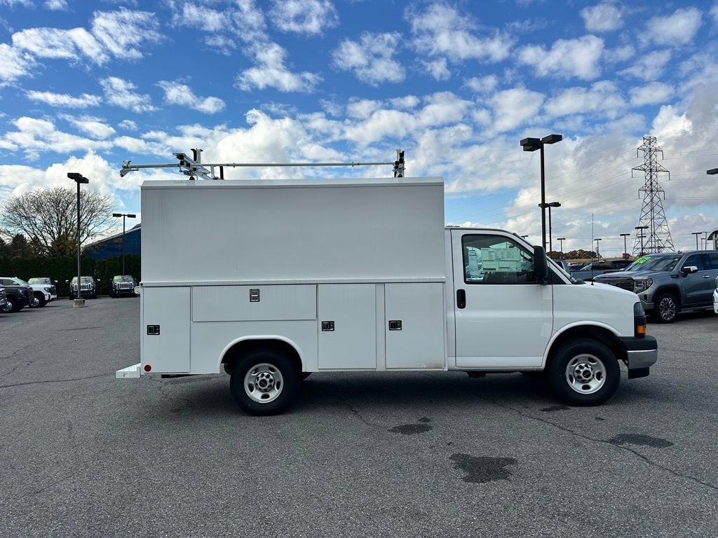 2025 GMC Savana Cutaway 3500 1WT