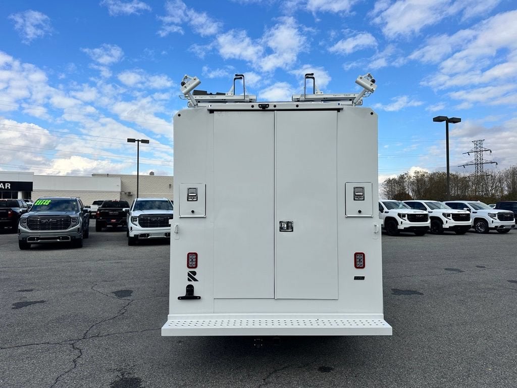 2025 GMC Savana Cutaway 3500 1WT