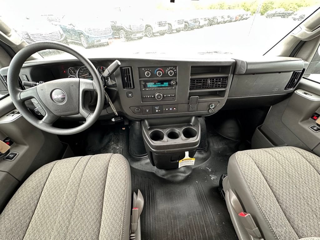 2025 GMC Savana Cutaway 3500 1WT