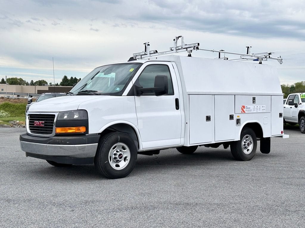 2025 GMC Savana Cutaway 3500 1WT