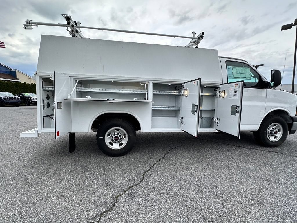 2025 GMC Savana Cutaway 3500 1WT