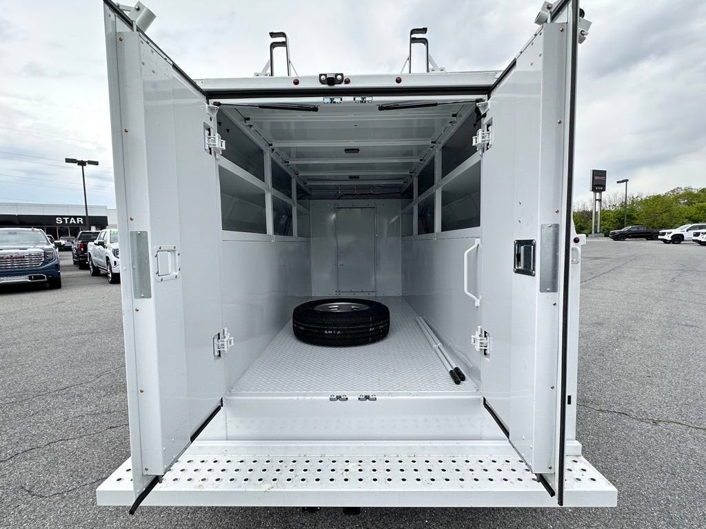 2025 GMC Savana Cutaway 3500 1WT