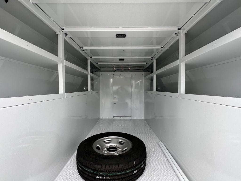 2025 GMC Savana Cutaway 3500 1WT