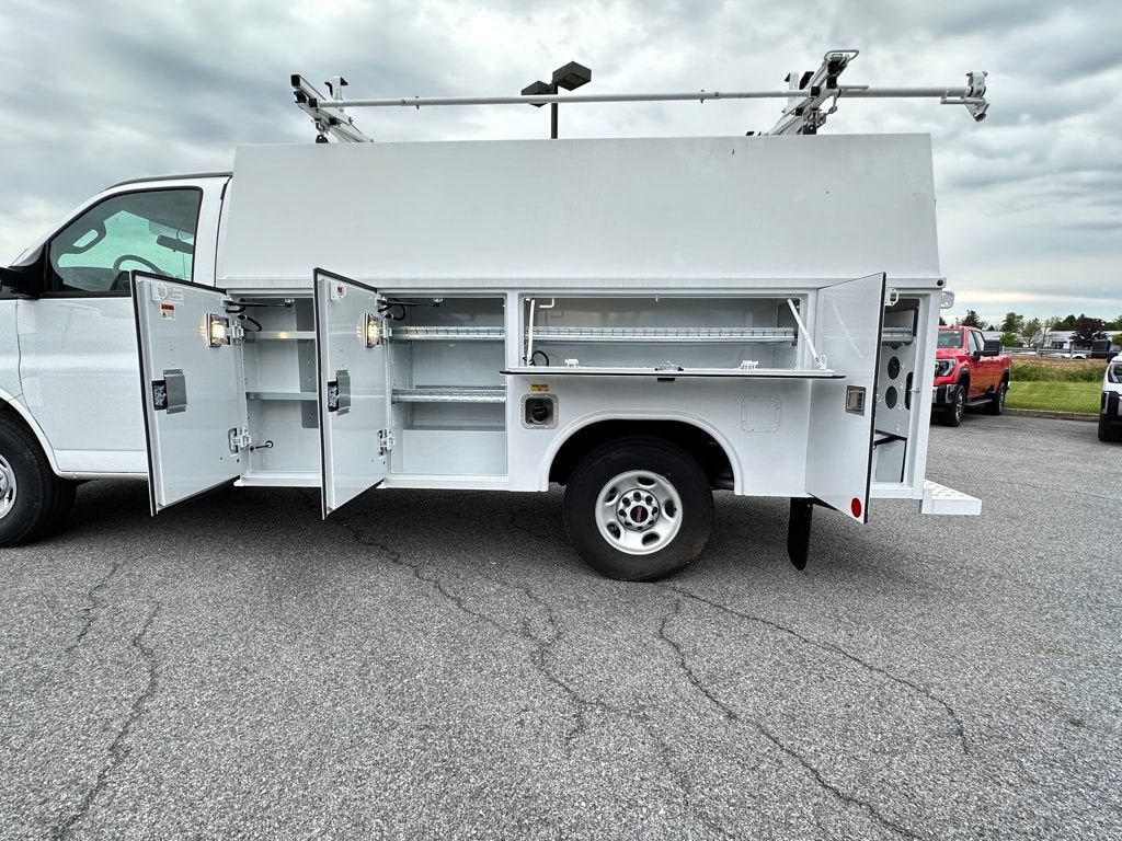 2025 GMC Savana Cutaway 3500 1WT