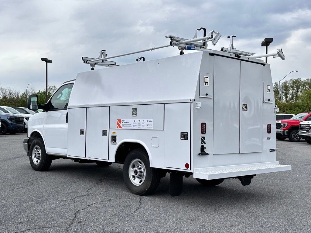 2025 GMC Savana Cutaway 3500 1WT