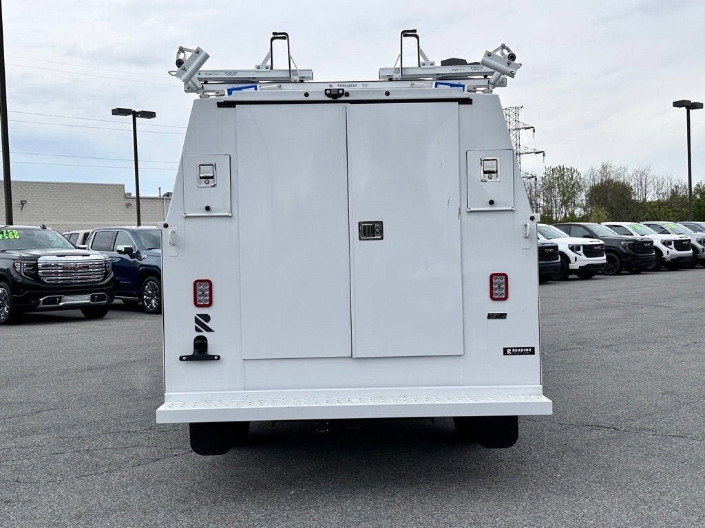 2025 GMC Savana Cutaway 3500 1WT