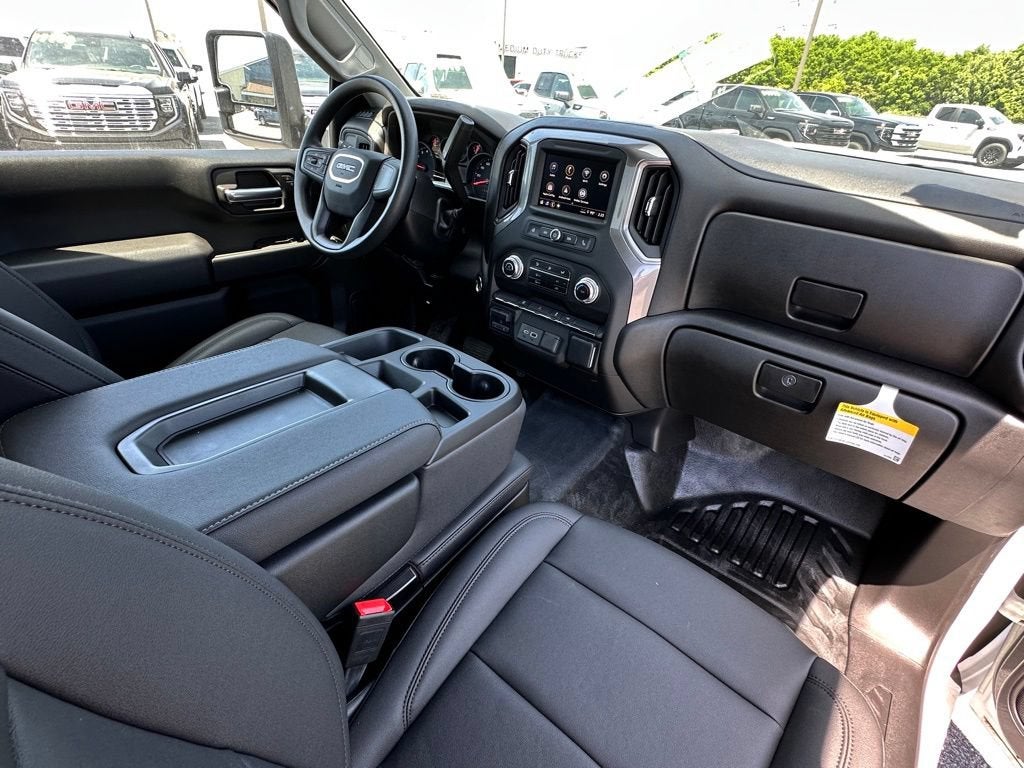 2025 GMC Sierra 3500 HD Chassis Cab Pro