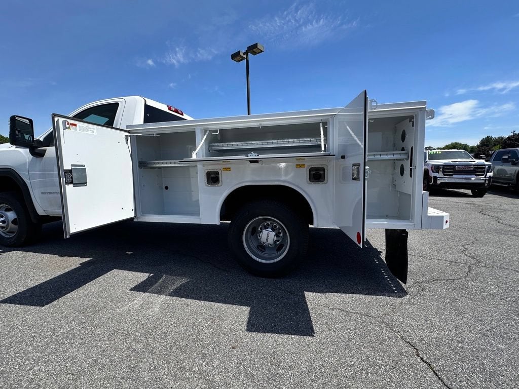 2025 GMC Sierra 3500 HD Chassis Cab Pro