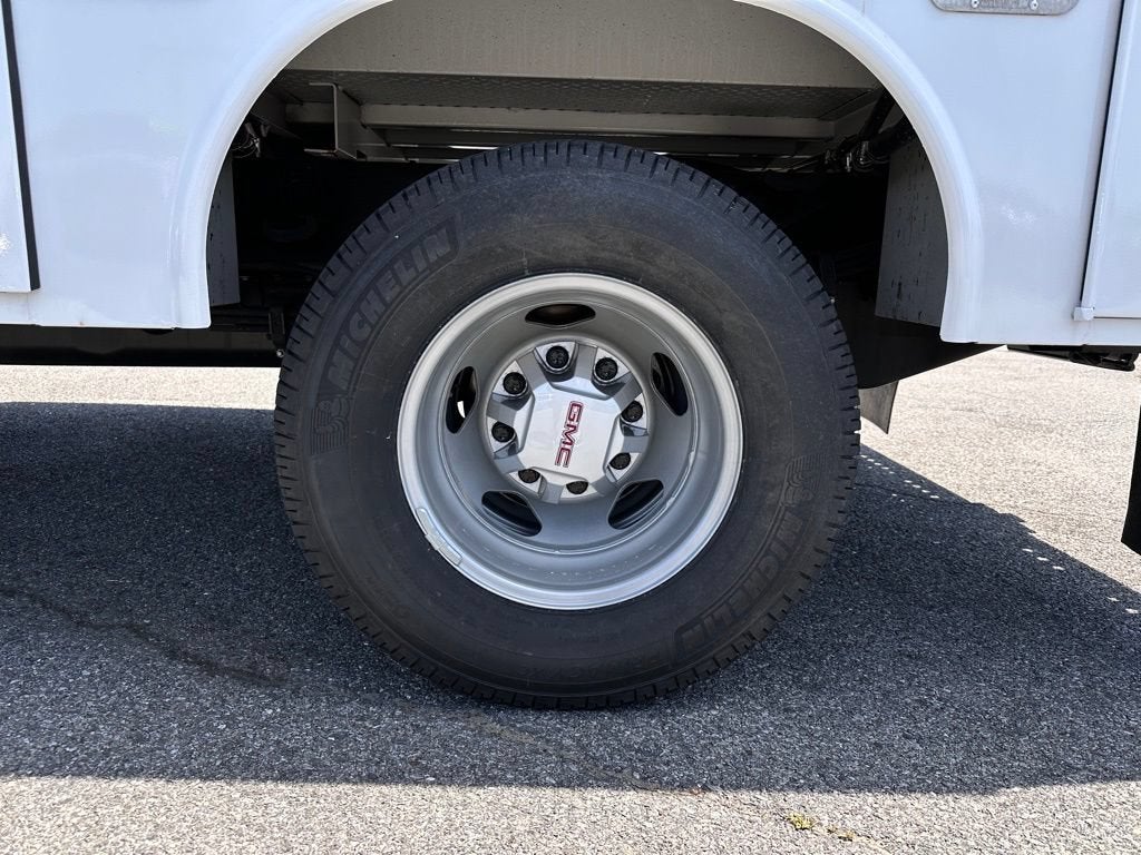 2025 GMC Sierra 3500 HD Chassis Cab Pro