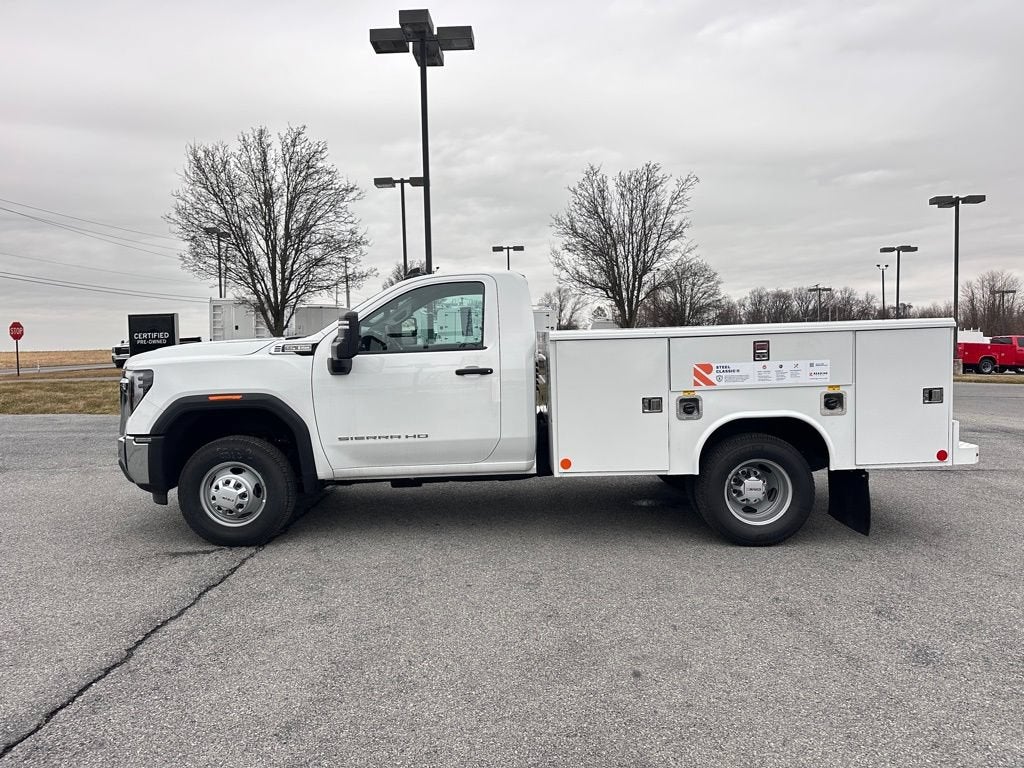 2025 GMC Sierra 3500 HD Chassis Cab Pro