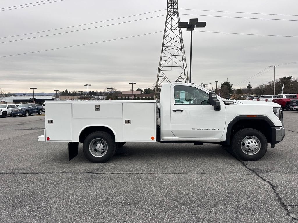 2025 GMC Sierra 3500 HD Chassis Cab Pro