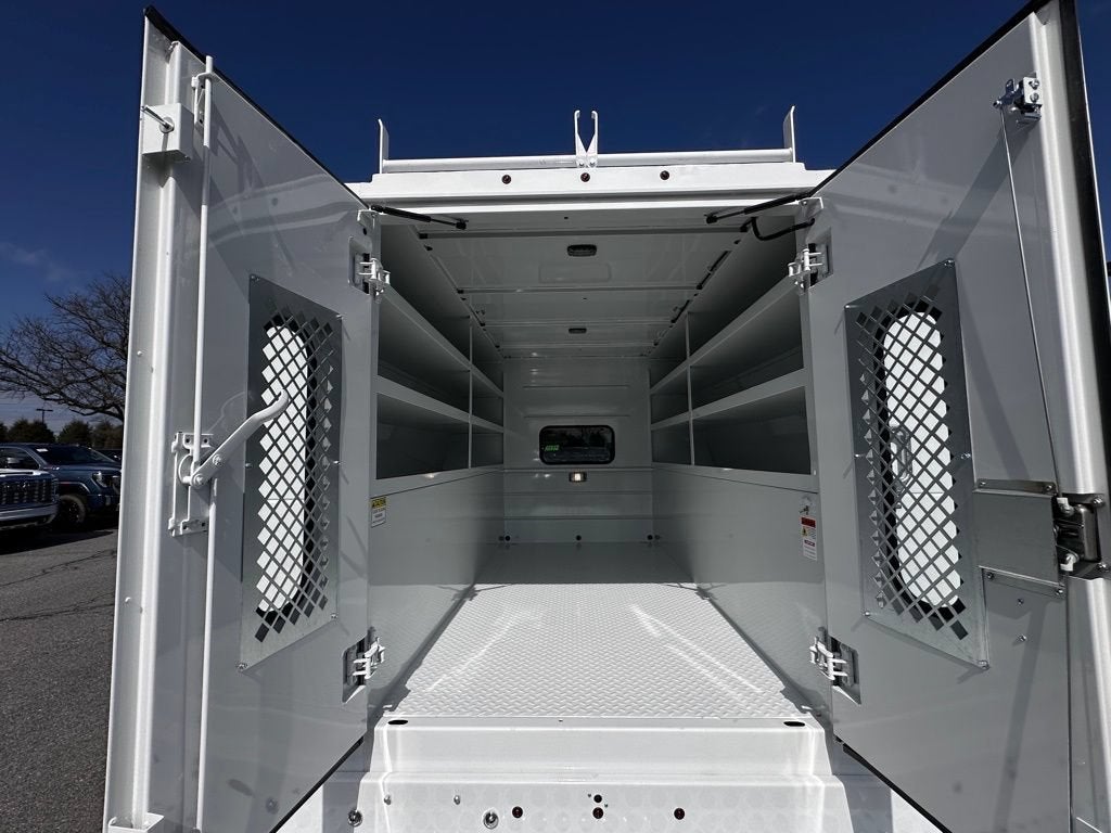 2025 GMC Sierra 3500 HD Chassis Cab Pro