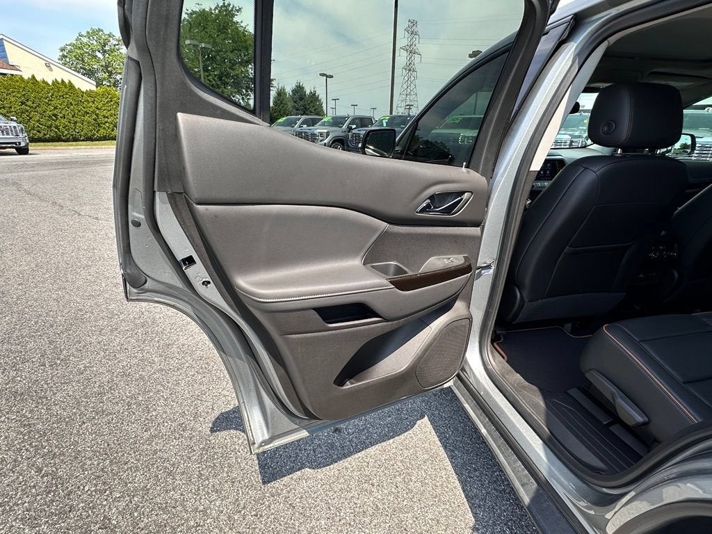 2023 GMC Acadia AT4