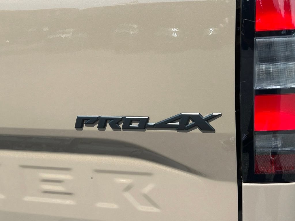 2024 Nissan Frontier Crew Cab PRO-4X 4x4