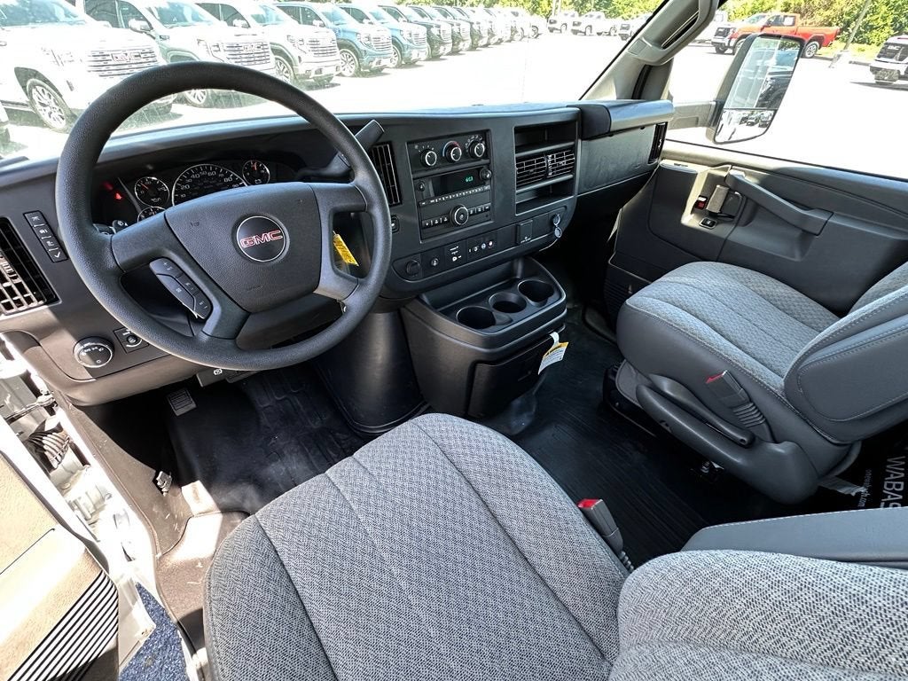 2025 GMC Savana Cutaway 3500 1WT