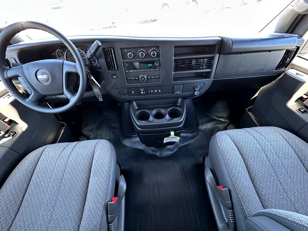 2025 GMC Savana Cutaway 3500 1WT