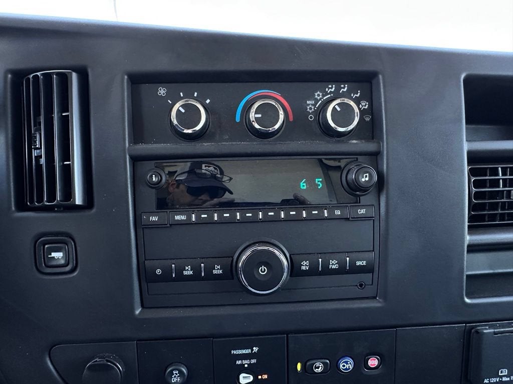 2025 GMC Savana Cutaway 3500 1WT