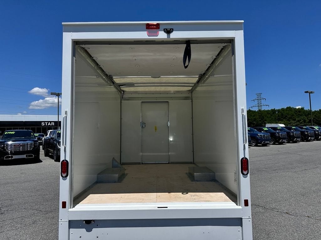 2025 GMC Savana Cutaway 3500 1WT