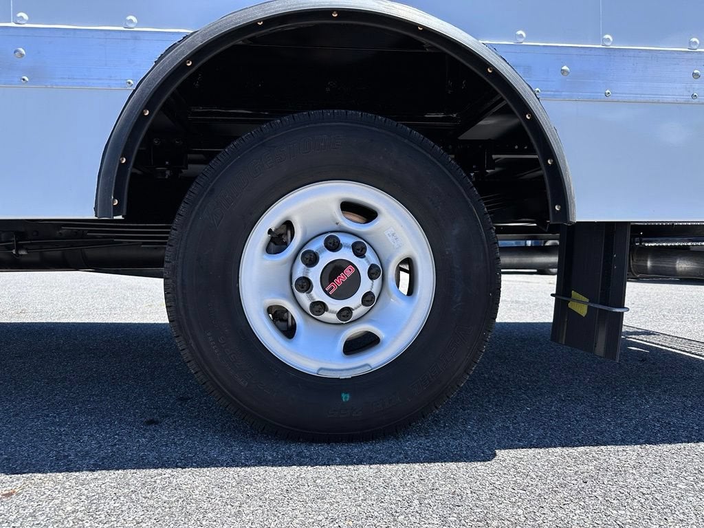 2025 GMC Savana Cutaway 3500 1WT