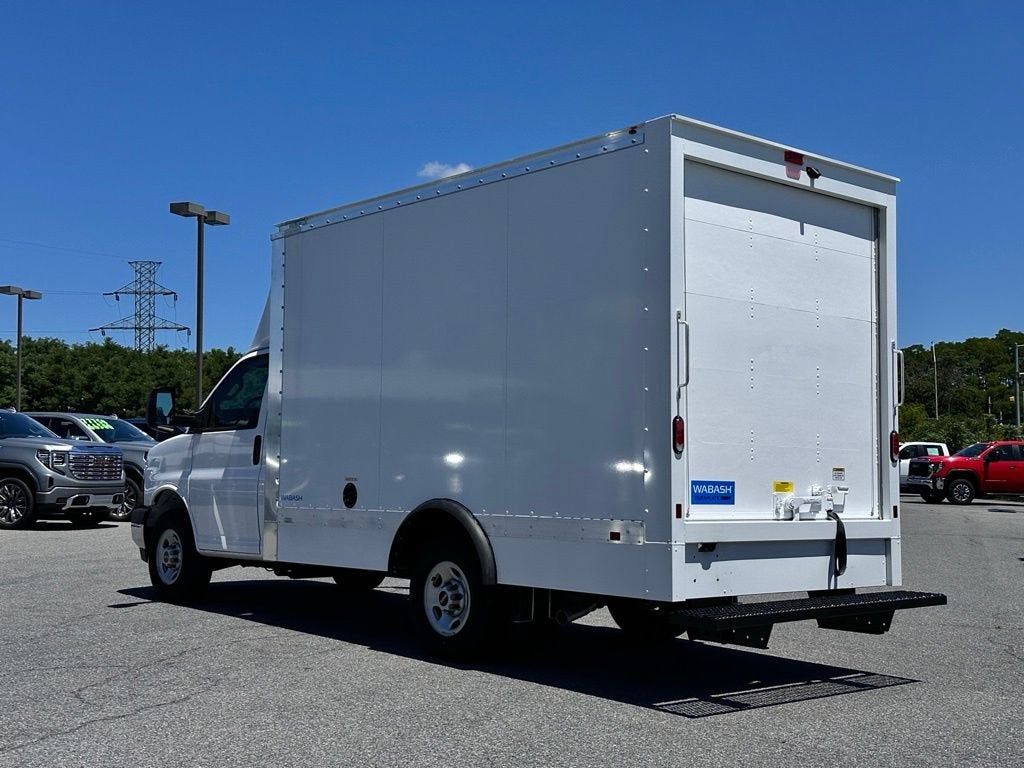 2025 GMC Savana Cutaway 3500 1WT
