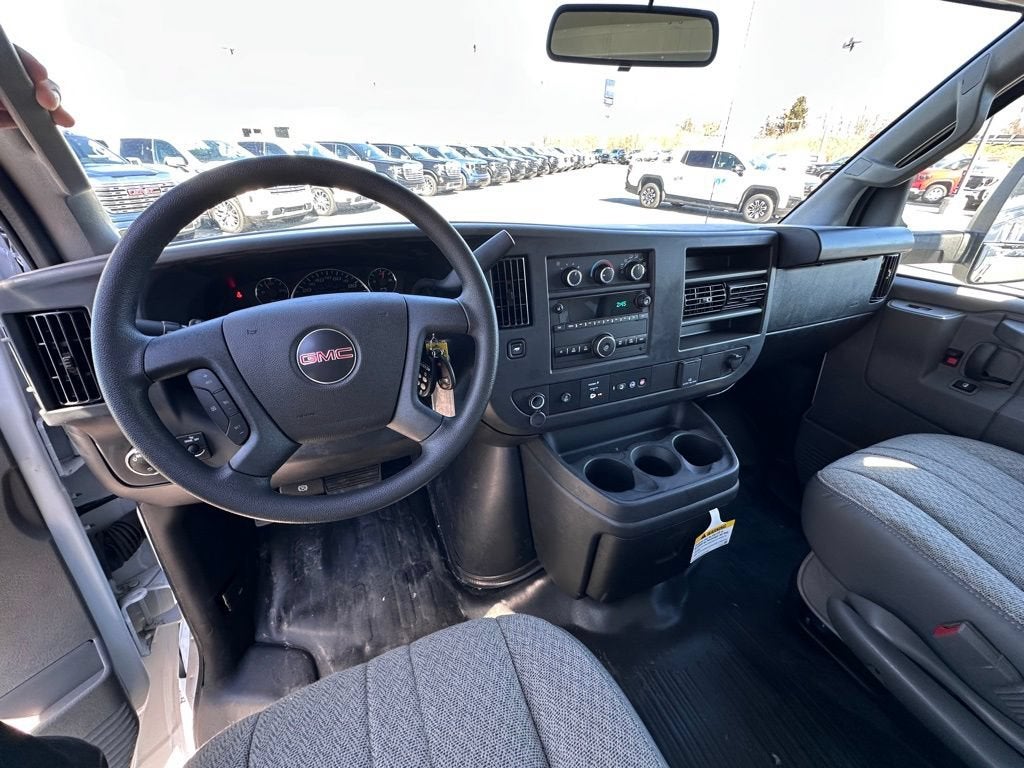 2025 GMC Savana Cutaway 3500 1WT