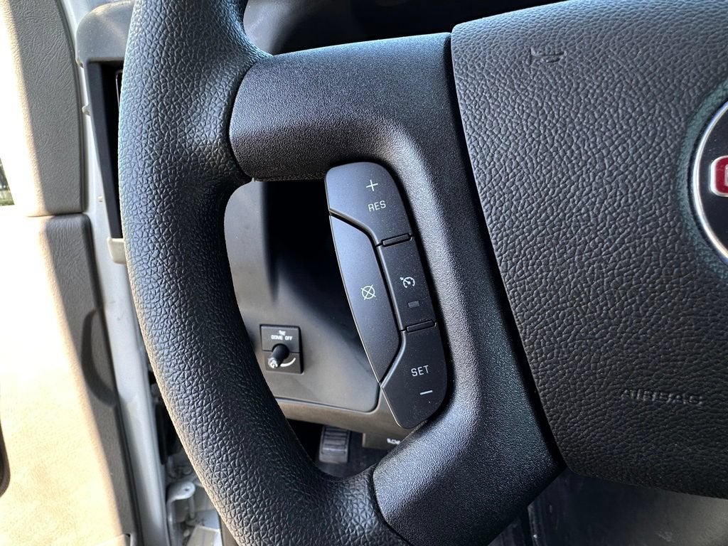 2025 GMC Savana Cutaway 3500 1WT