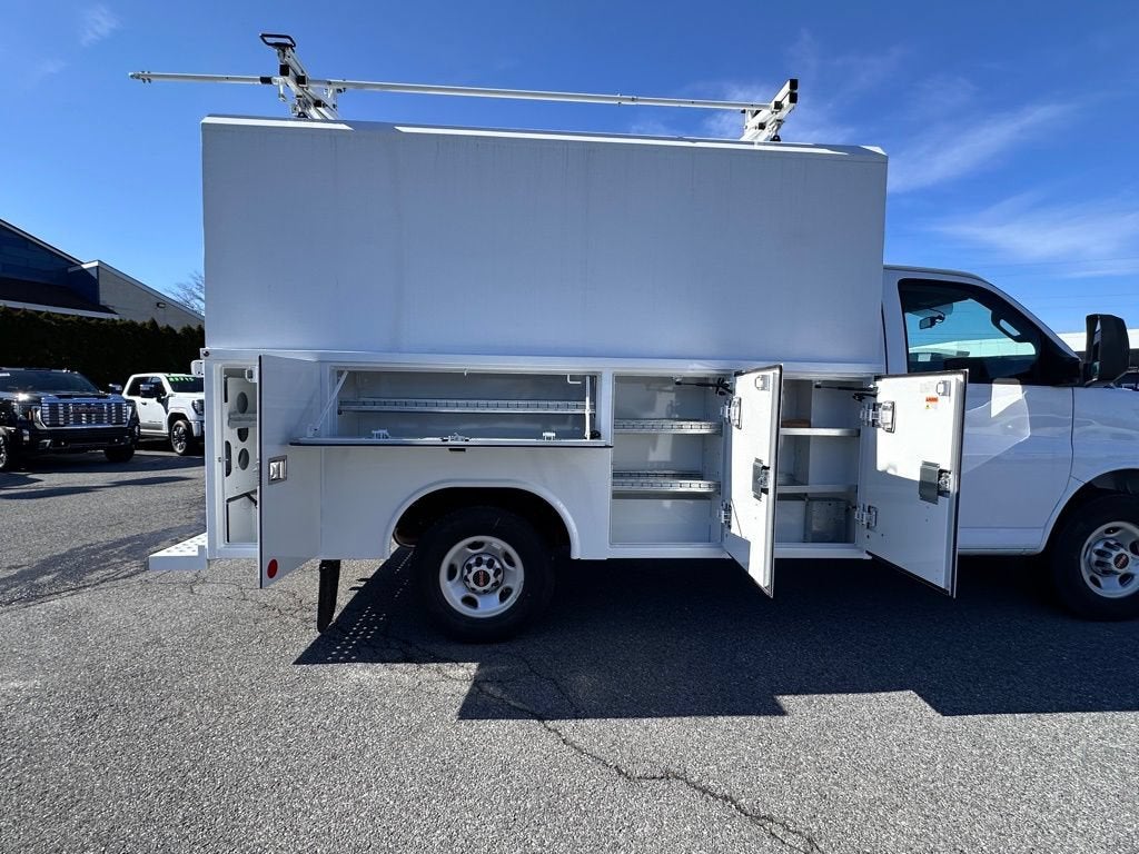 2025 GMC Savana Cutaway 3500 1WT