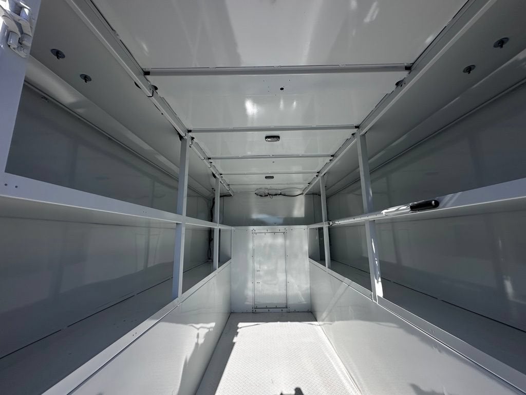 2025 GMC Savana Cutaway 3500 1WT