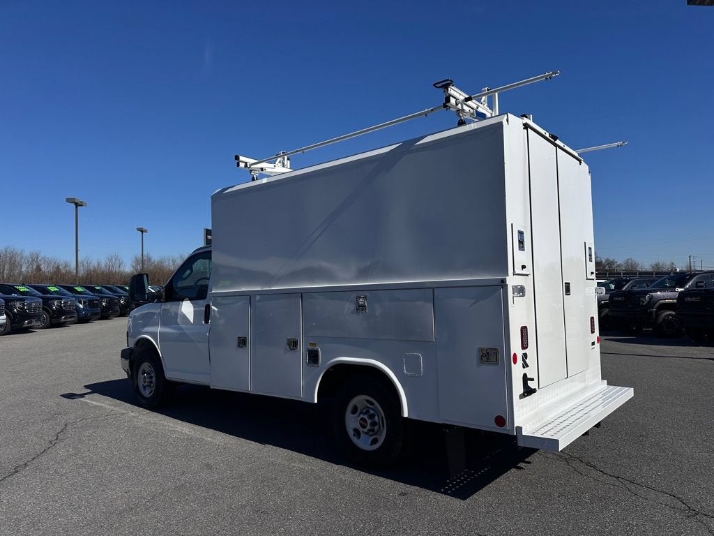 2025 GMC Savana Cutaway 3500 1WT
