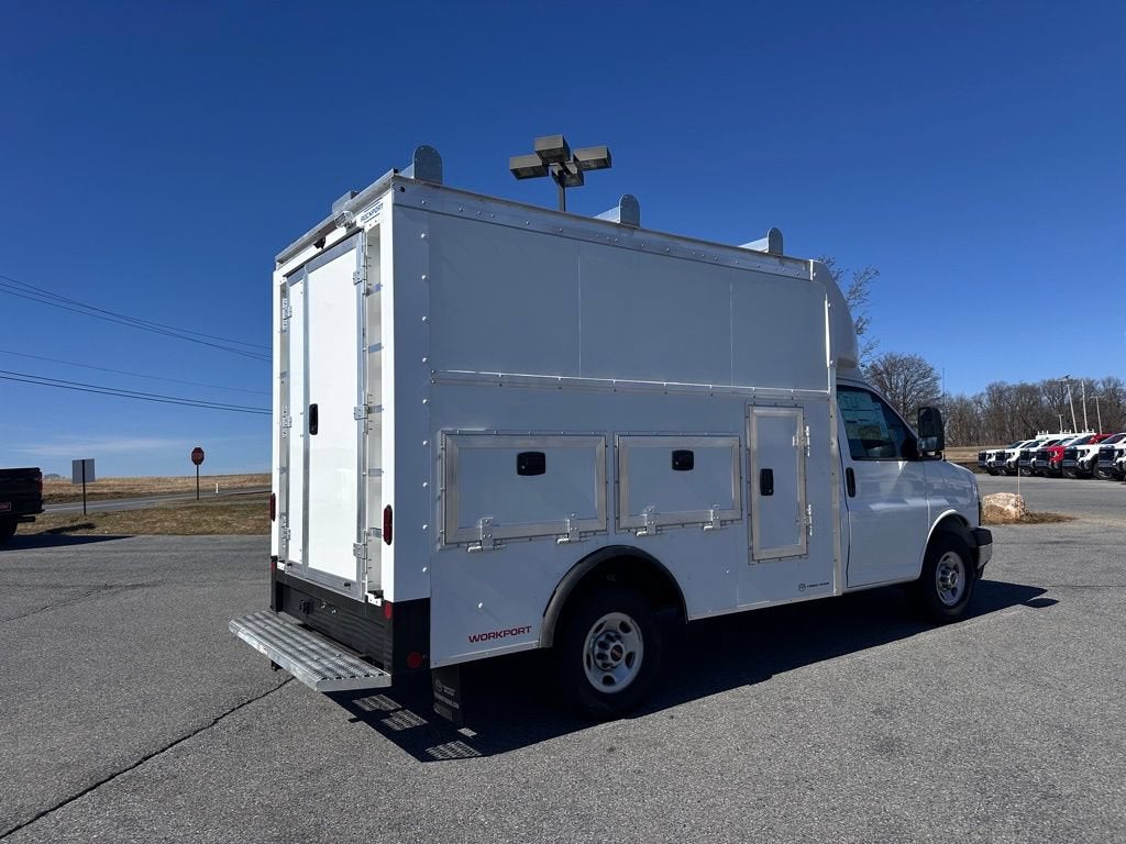 2026 GMC Savana Cutaway 3500 1WT