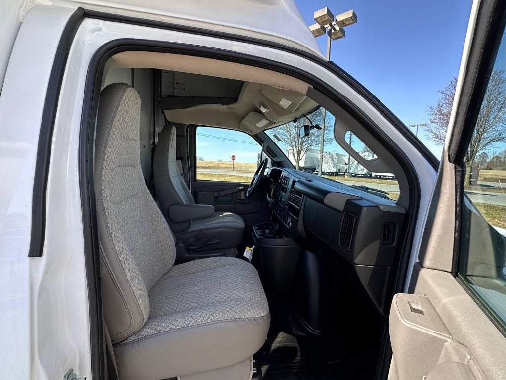 2026 GMC Savana Cutaway 3500 1WT