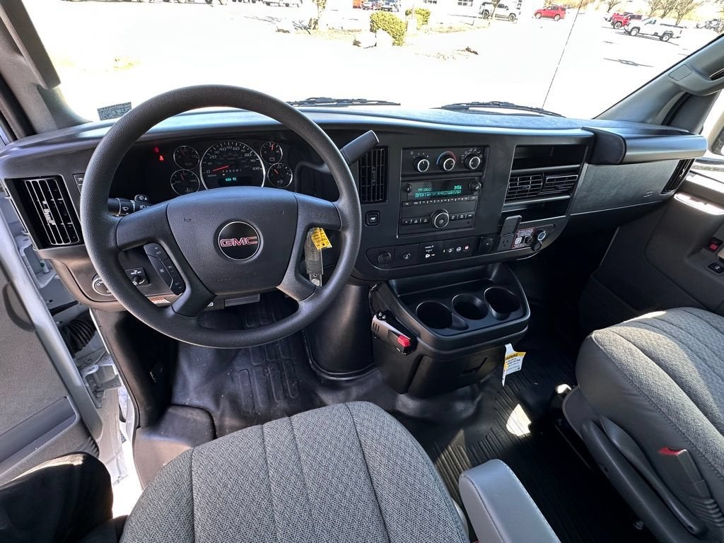 2026 GMC Savana Cutaway 3500 1WT