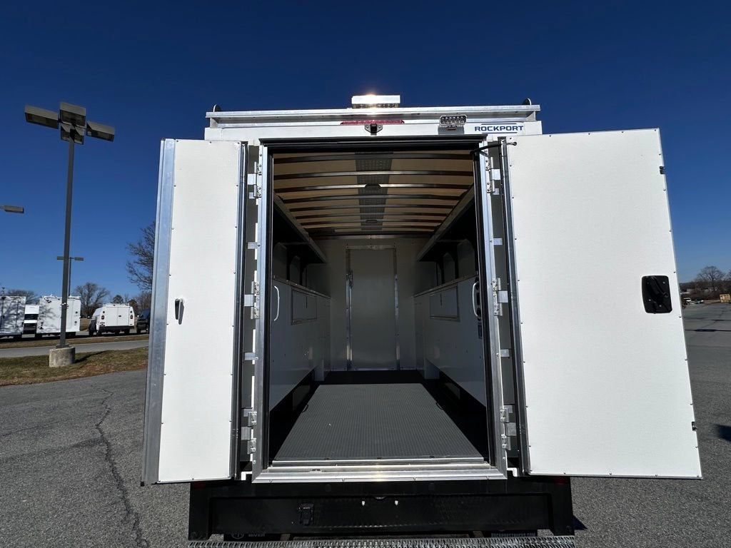 2026 GMC Savana Cutaway 3500 1WT