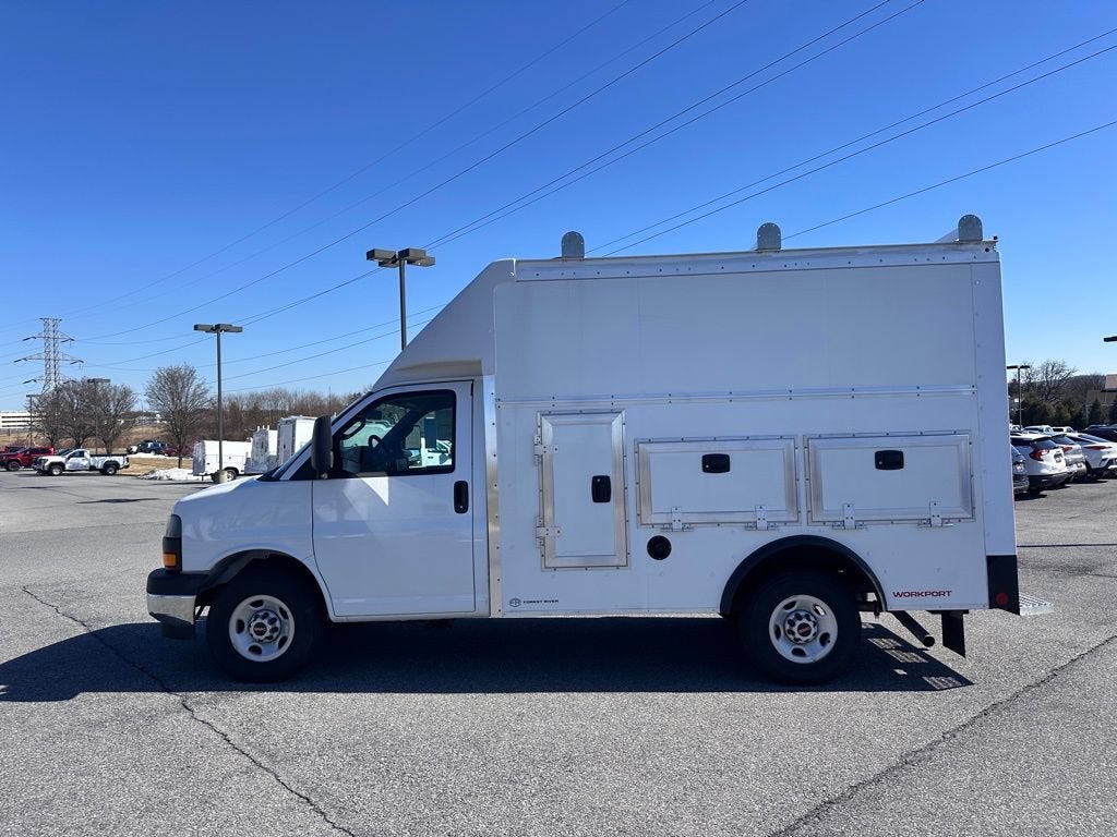 2026 GMC Savana Cutaway 3500 1WT