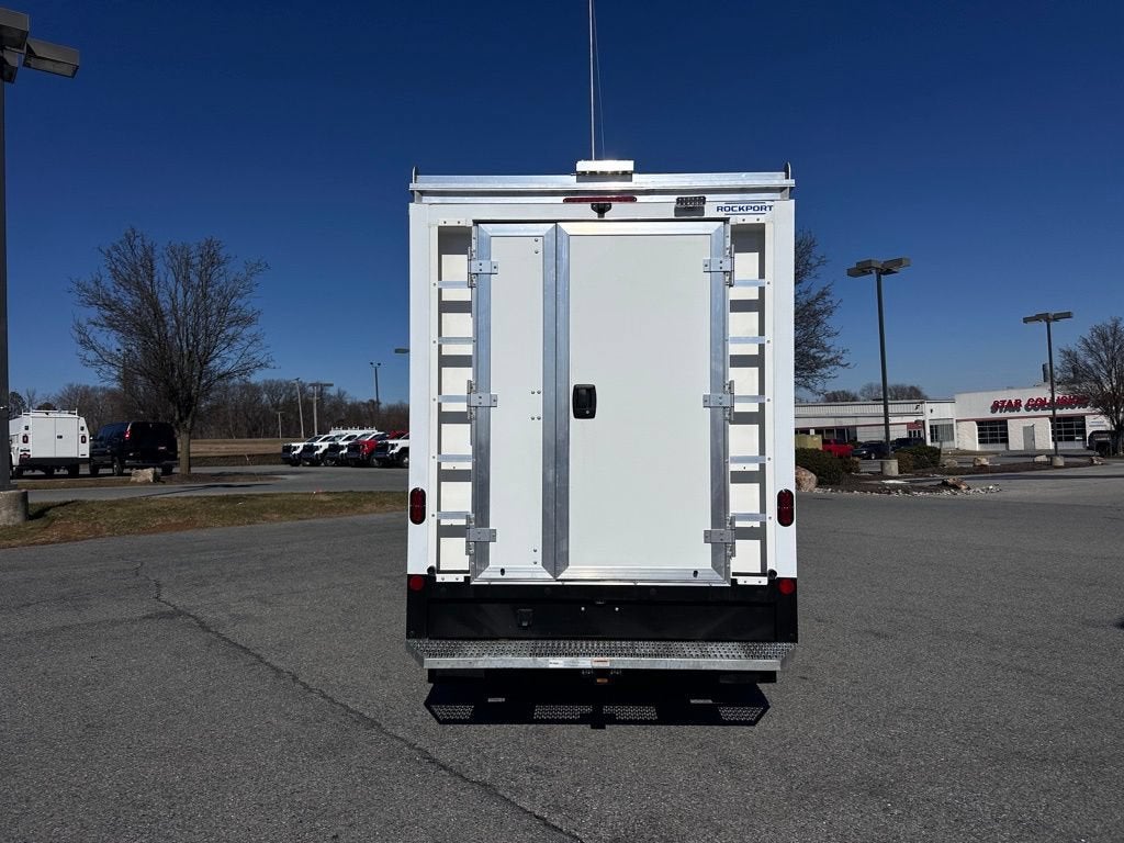 2026 GMC Savana Cutaway 3500 1WT