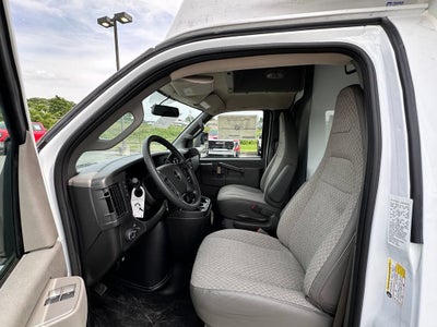 2025 GMC Savana Cutaway 3500 1WT