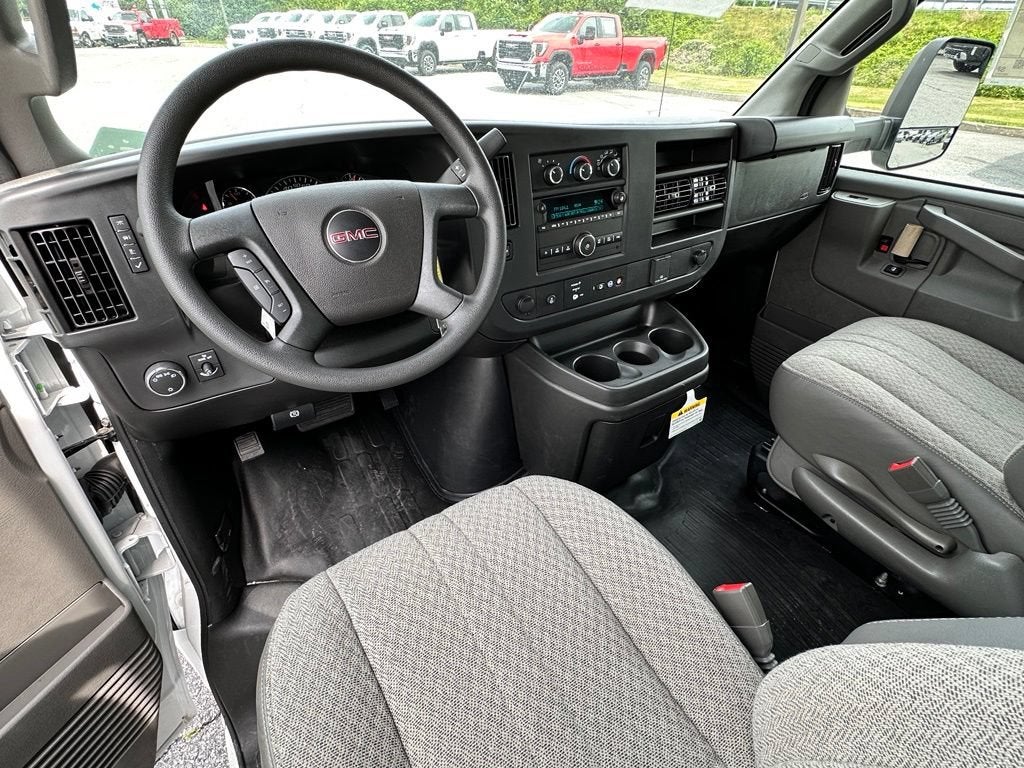 2025 GMC Savana Cutaway 3500 1WT