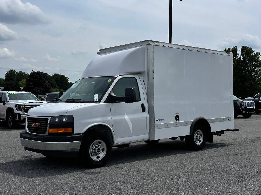 2025 GMC Savana Cutaway 3500 1WT