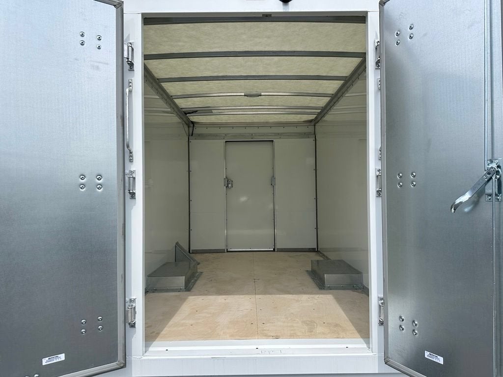 2025 GMC Savana Cutaway 3500 1WT
