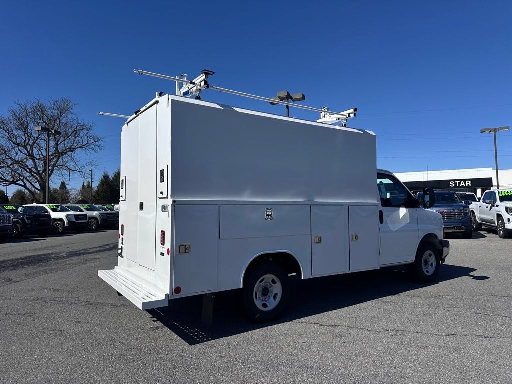 2025 GMC Savana Cutaway 3500 1WT