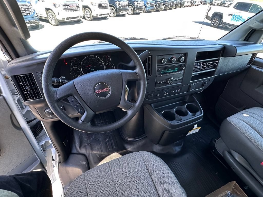 2025 GMC Savana Cutaway 3500 1WT