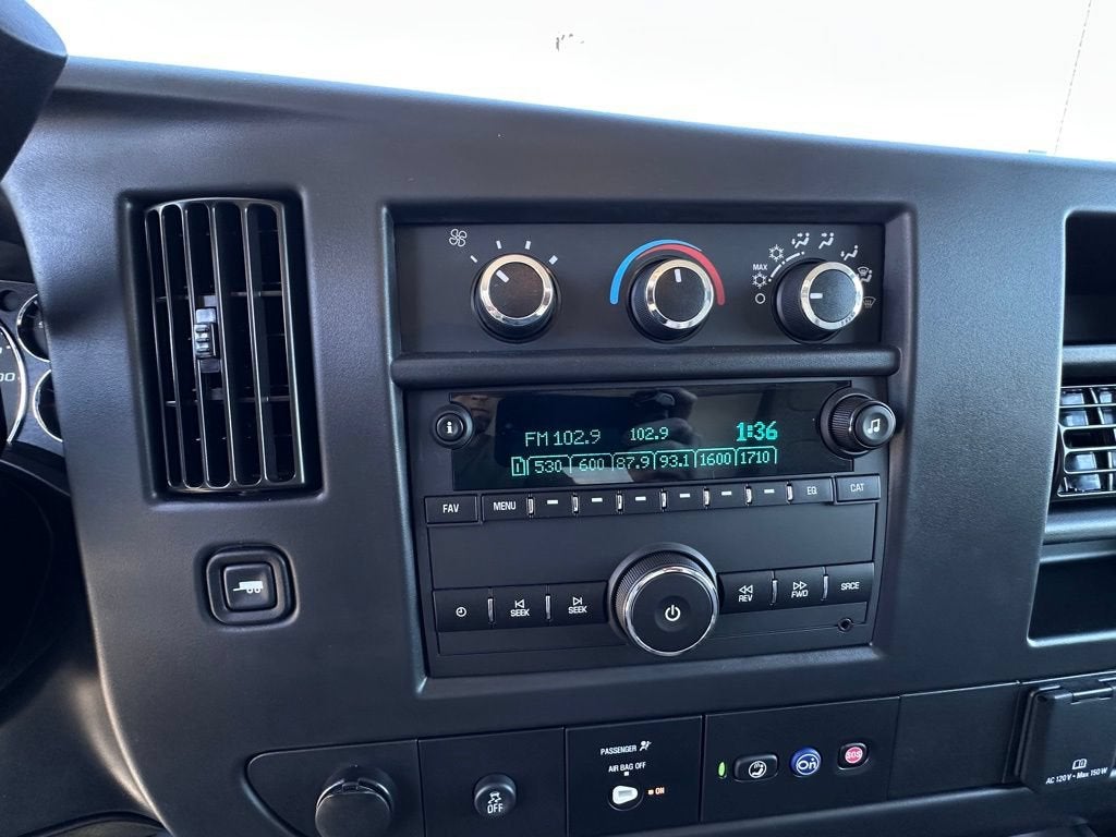 2025 GMC Savana Cutaway 3500 1WT