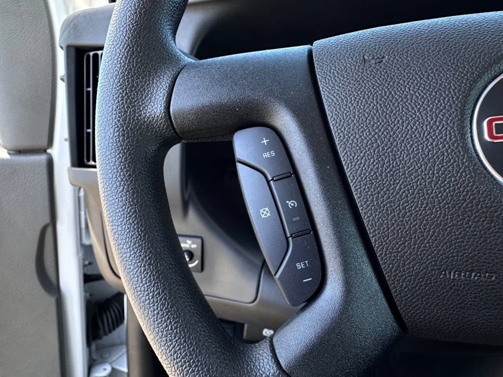 2025 GMC Savana Cutaway 3500 1WT