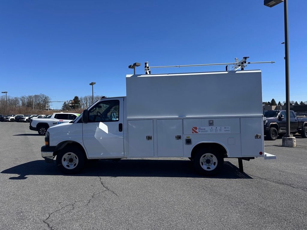 2025 GMC Savana Cutaway 3500 1WT