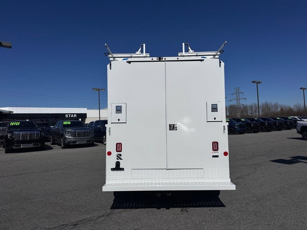 2025 GMC Savana Cutaway 3500 1WT
