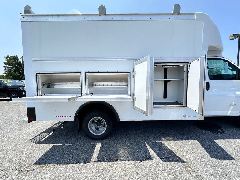 2026 GMC Savana Cutaway 4500 2WT