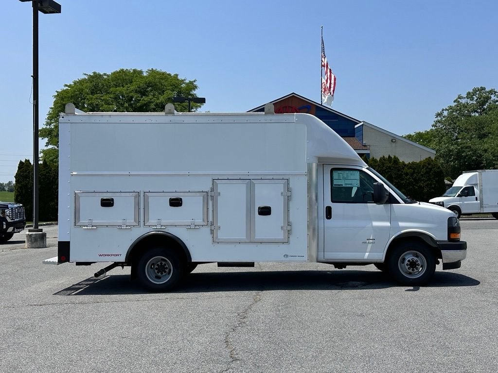 2026 GMC Savana Cutaway 4500 2WT