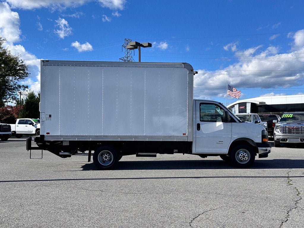 2026 GMC Savana Cutaway 4500 2WT